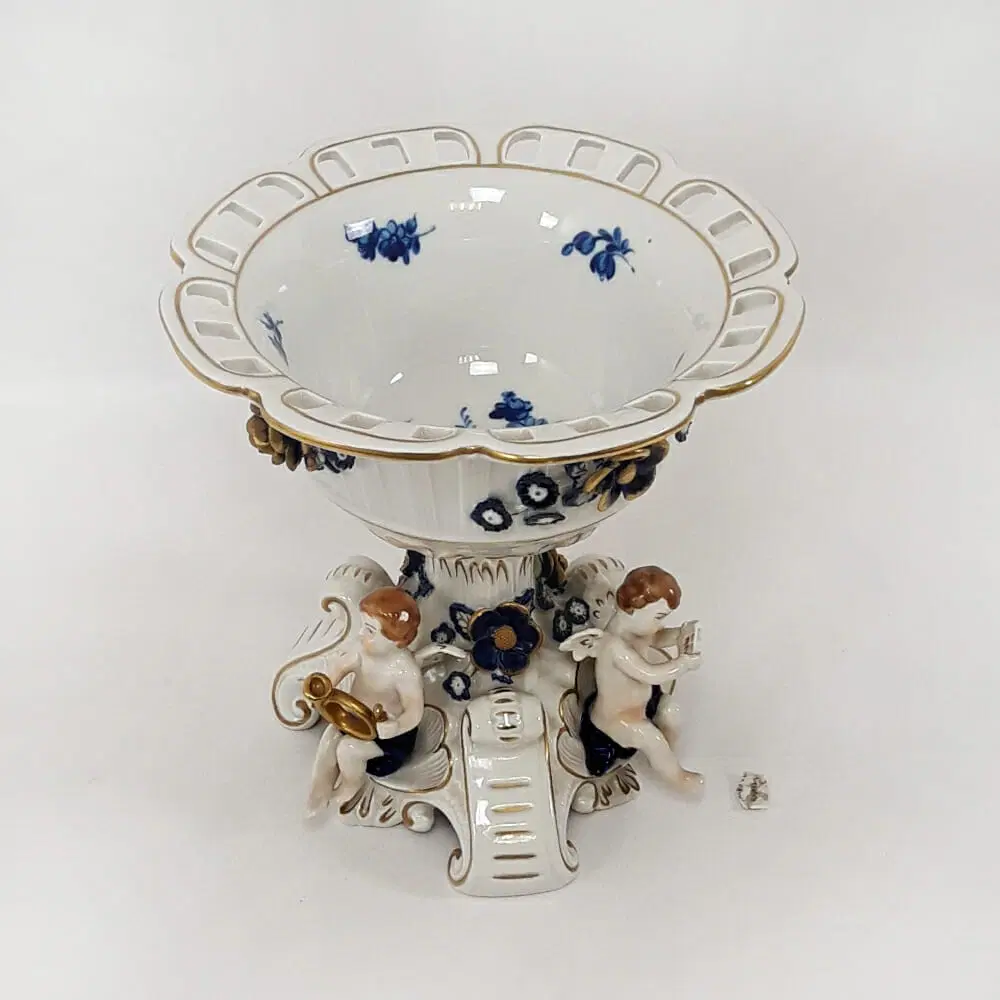 Alzata in ceramica in stile Capodimonte