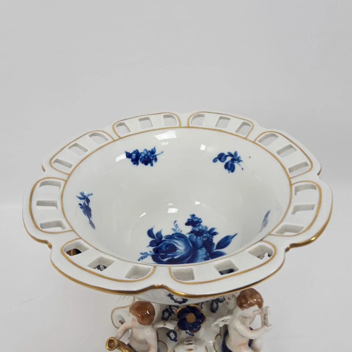 Alzata in ceramica in stile Capodimonte - immagine 6