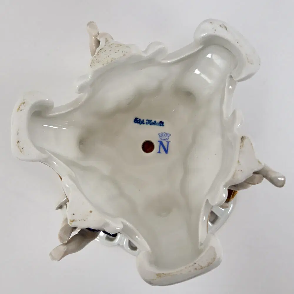 Alzata in ceramica in stile Capodimonte - immagine 8