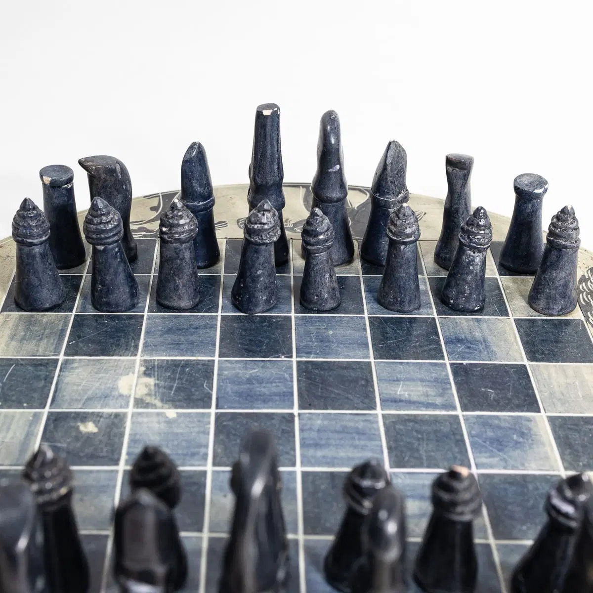 Scacchiera e scacchi in pietra - immagine 6