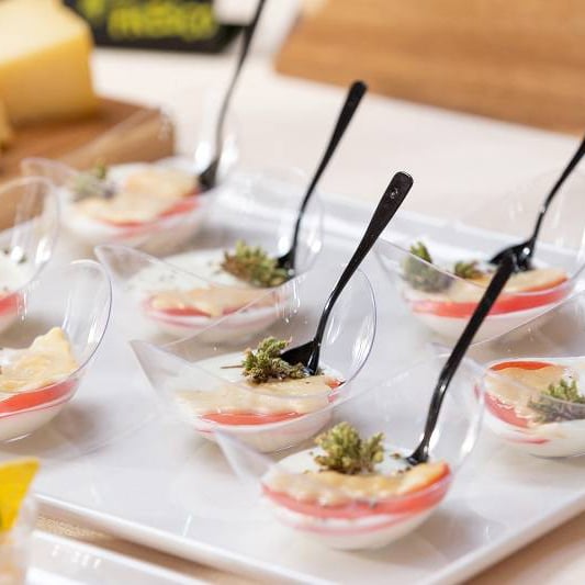 Vassoio rettangolare in melamina con bordi, vassoio bianco senza manici varie misure, vassoio da portata per ristoranti e bar - immagine 7